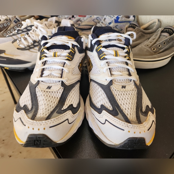 New Balance men's 10.5 B - Picture 4 of 4